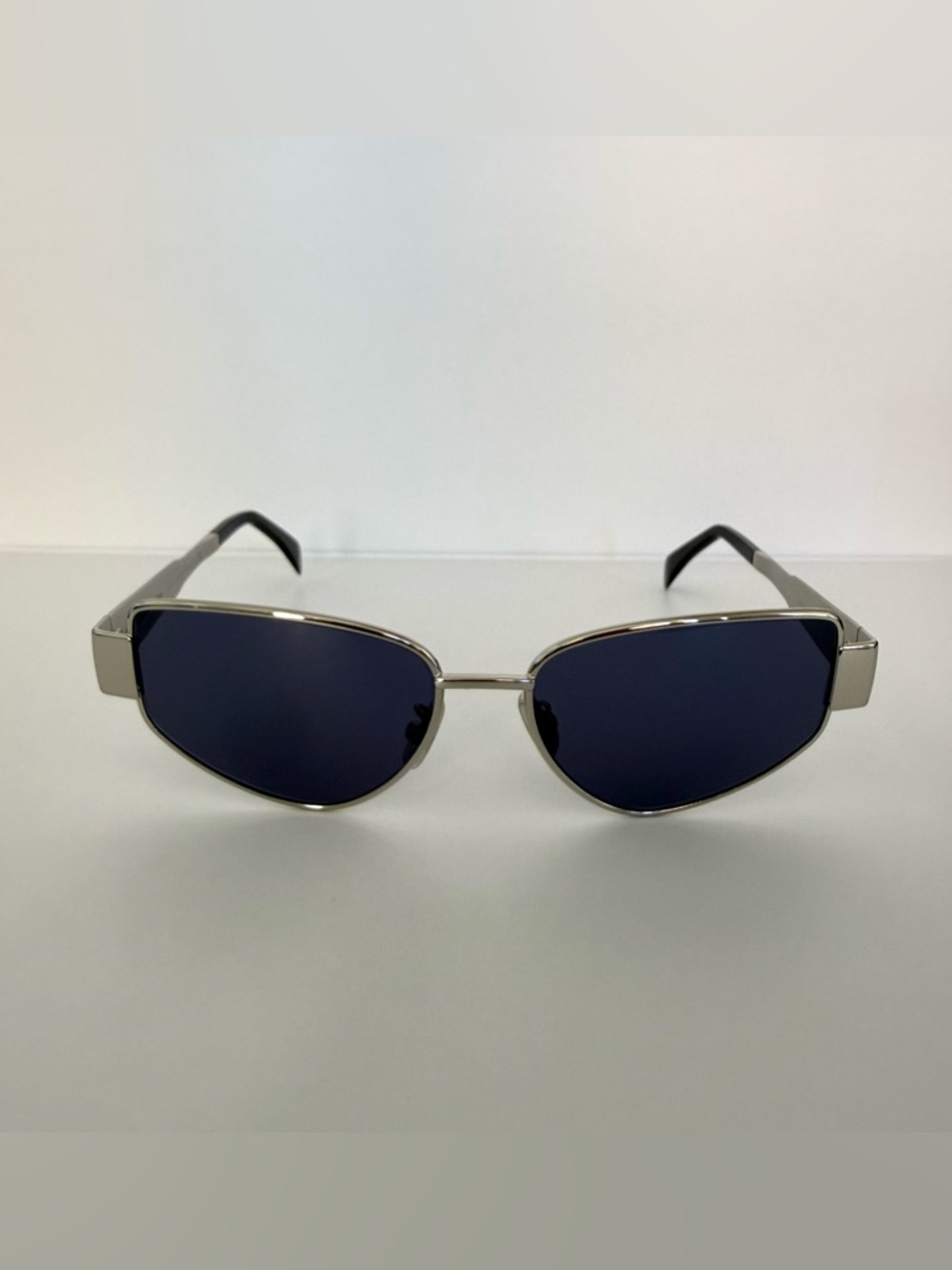 NEW!!! Celine metal Triomphe sunglasses CL40293U 16V Authentic